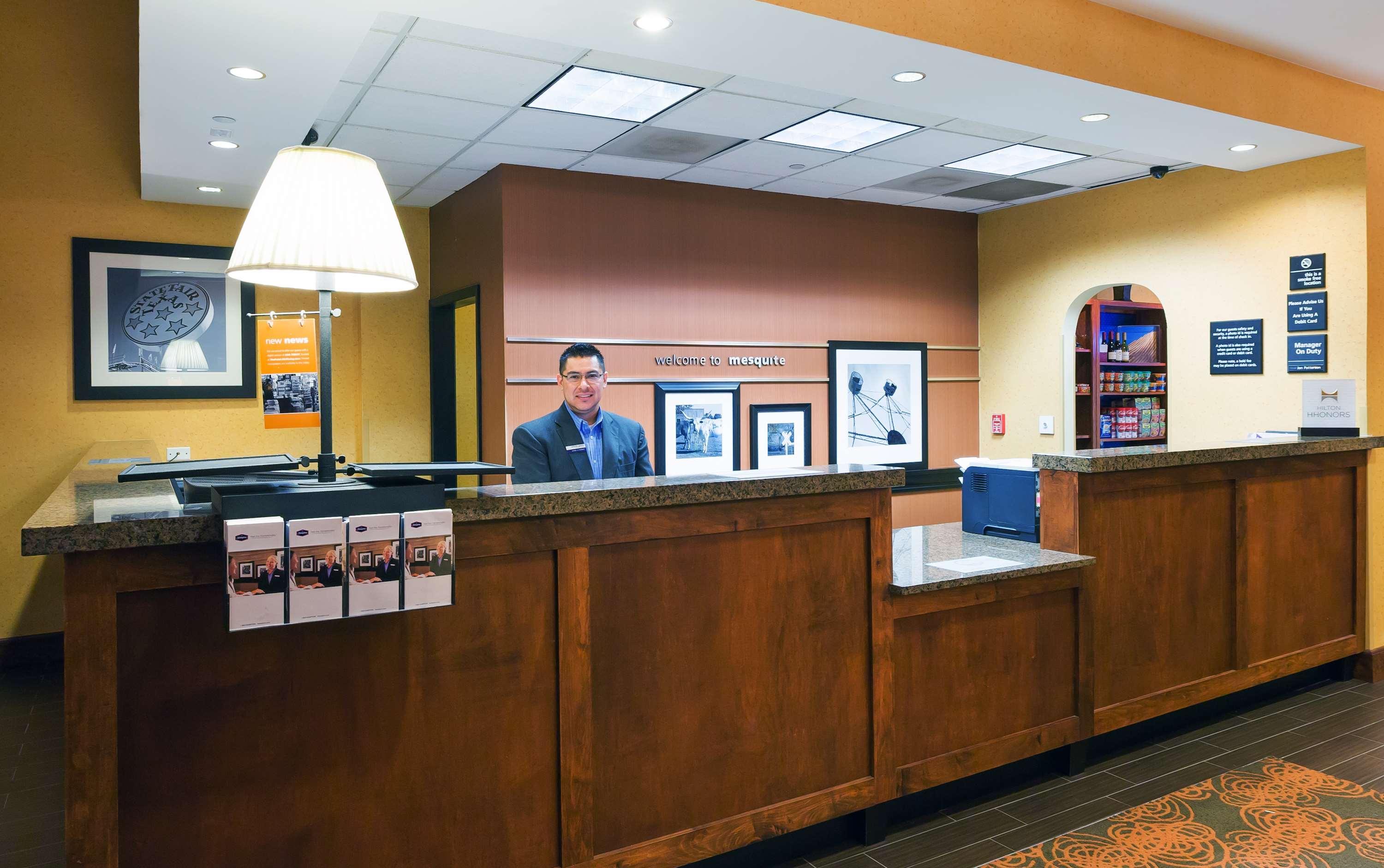 Hampton Inn & Suites Dallas-Mesquite Bagian luar foto